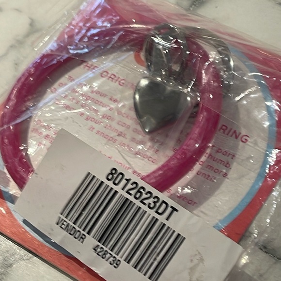 NWT/OVENTURE Big O resin Key ring w/heart charm.Tortoise/Goldtone or Pin… - Picture 4 of 6